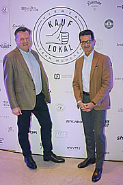 B&uuml;rgermeister Josef Schmid und HIRMER Geschr&auml;ftsf&uuml;hrer Frak Troch er&ouml;ffneten mit dem Kick-Off Event am 11.02.2017 die Aktion #KaufLokal (&copy;Foto: Martin Schmitz)